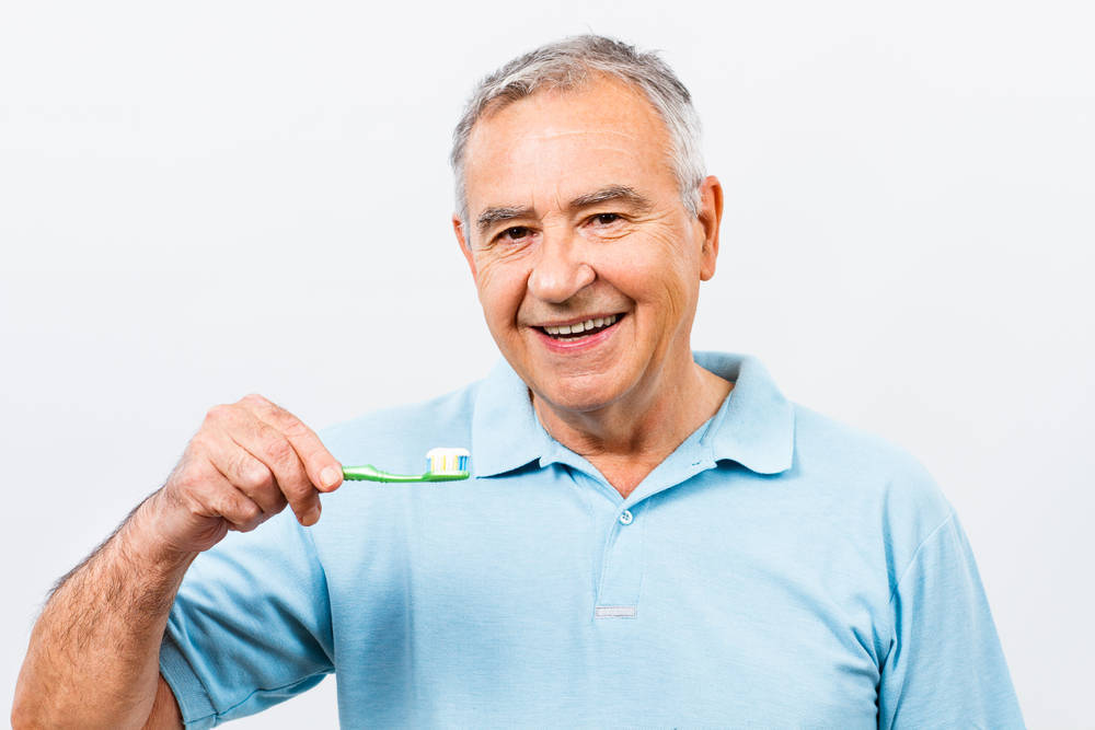 Cuida tu salud dental eligiendo un buen cepillo de dientes