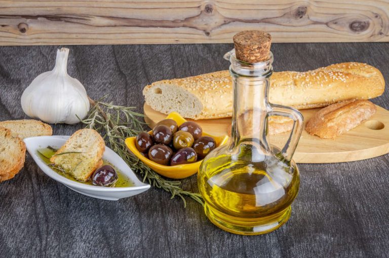 Con el aceite de oliva cuidamos de nuestra salud